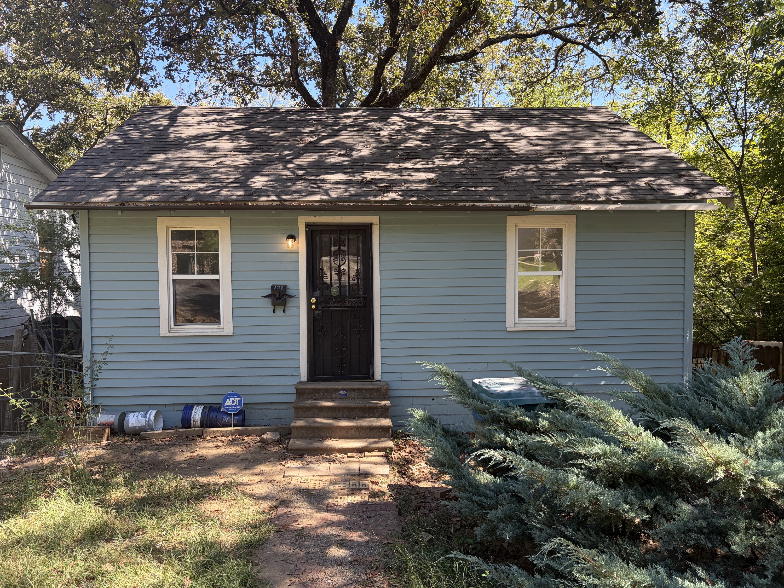 121 North Schiller Street